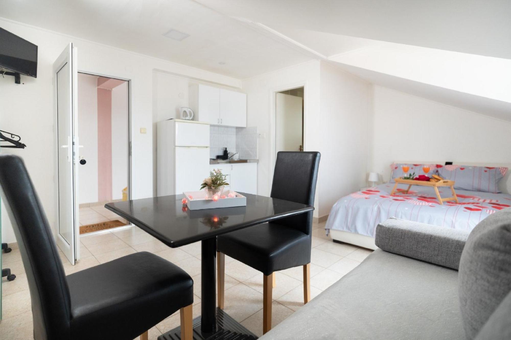 Apartments Milic Gornji Karin Extérieur photo